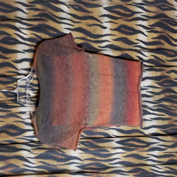 Hand Knit V-Neck Shirt - Picture 4 of 10